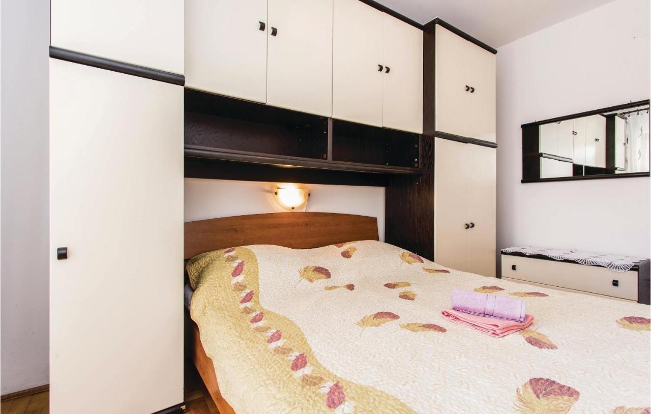 קרק Stunning Apartment In Krk With Kitchen מראה חיצוני תמונה