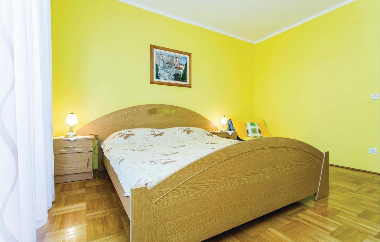 קרק Stunning Apartment In Krk With Kitchen מראה חיצוני תמונה