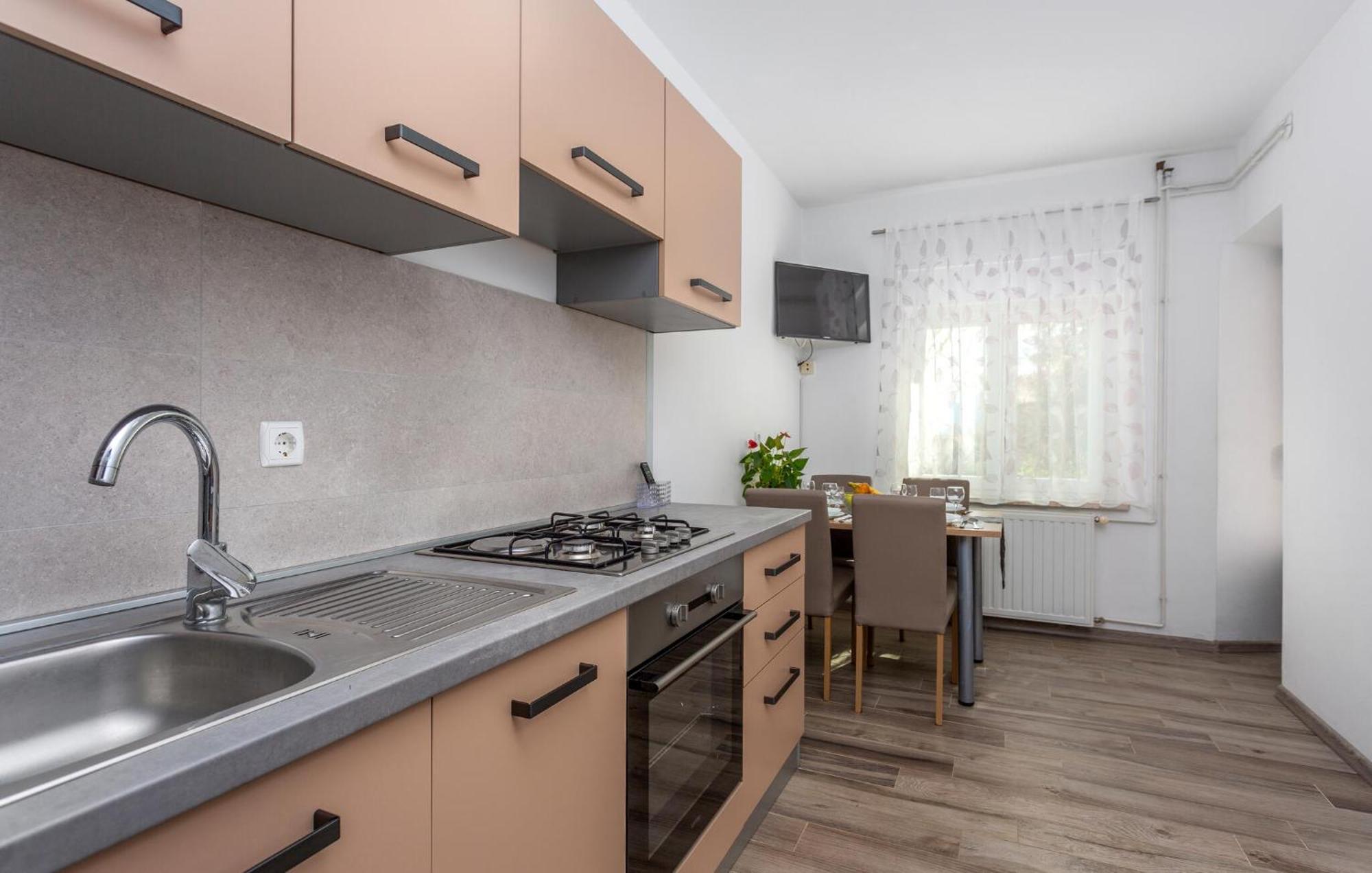 קרק Stunning Apartment In Krk With Kitchen מראה חיצוני תמונה