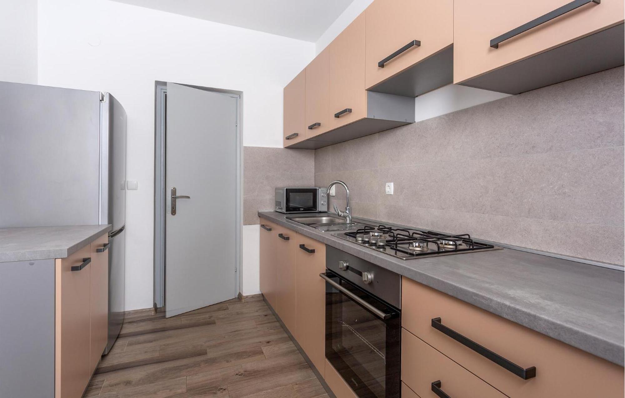 קרק Stunning Apartment In Krk With Kitchen מראה חיצוני תמונה
