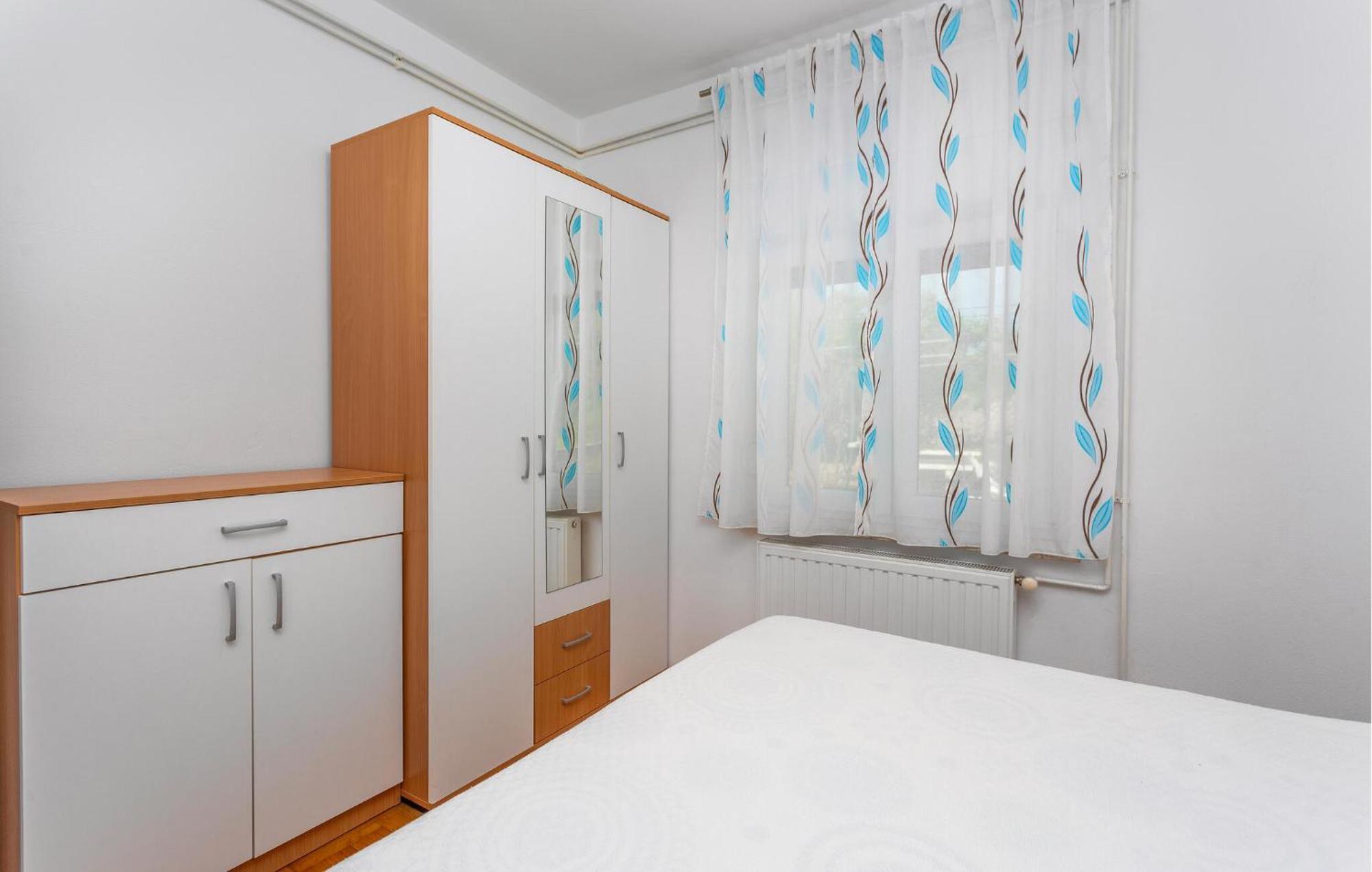 קרק Stunning Apartment In Krk With Kitchen מראה חיצוני תמונה