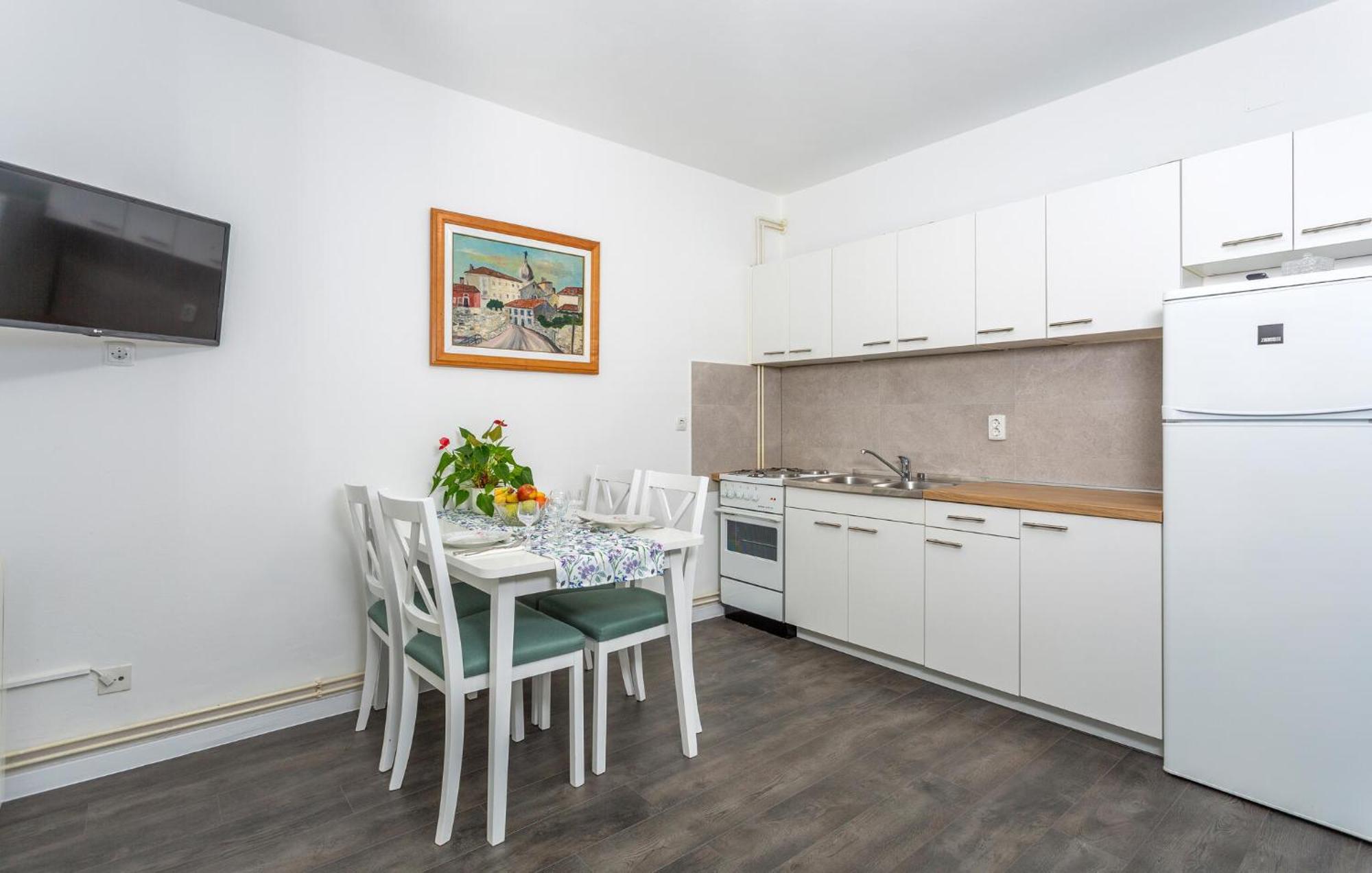 קרק Stunning Apartment In Krk With Kitchen מראה חיצוני תמונה