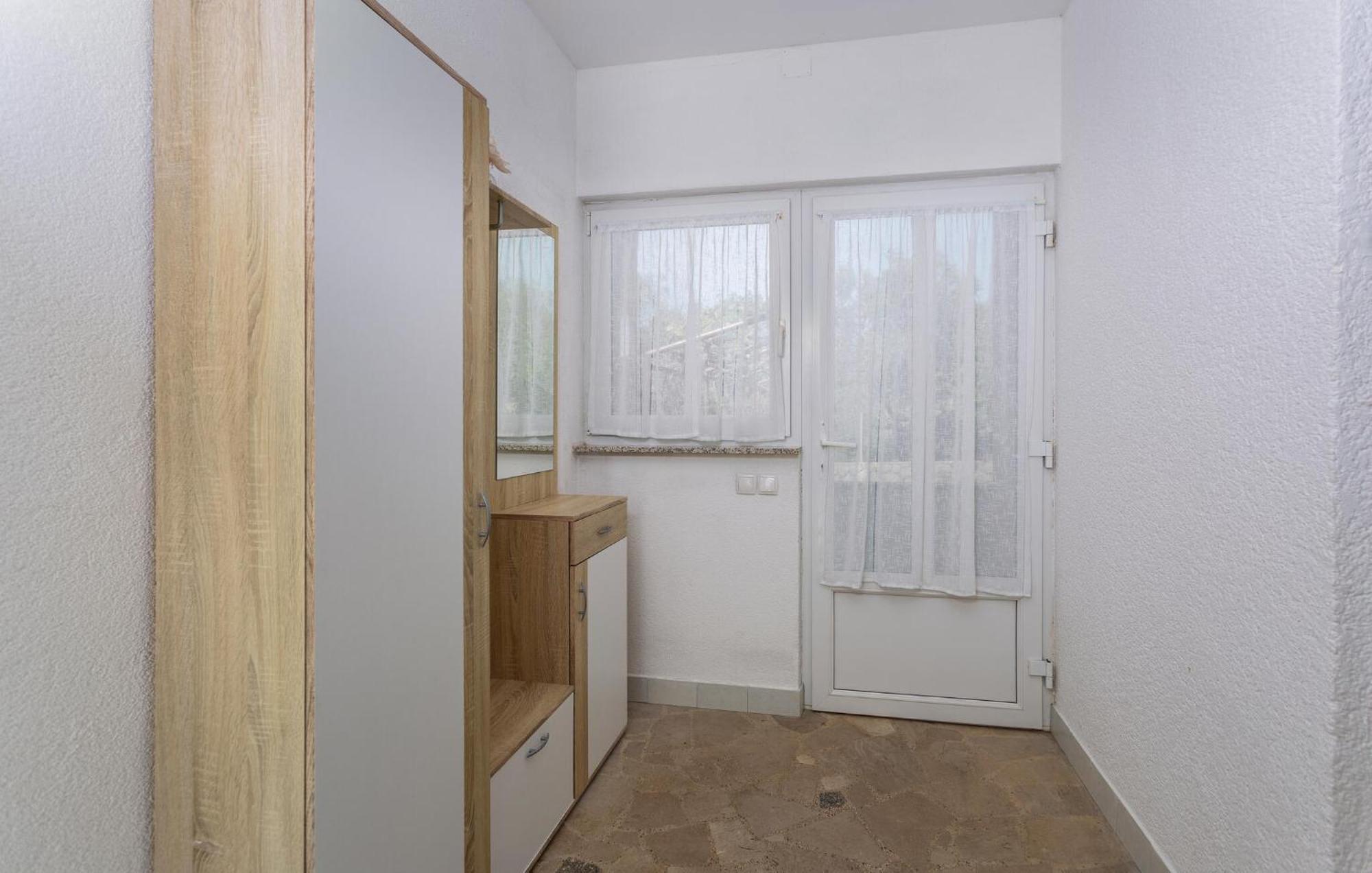 קרק Stunning Apartment In Krk With Kitchen מראה חיצוני תמונה