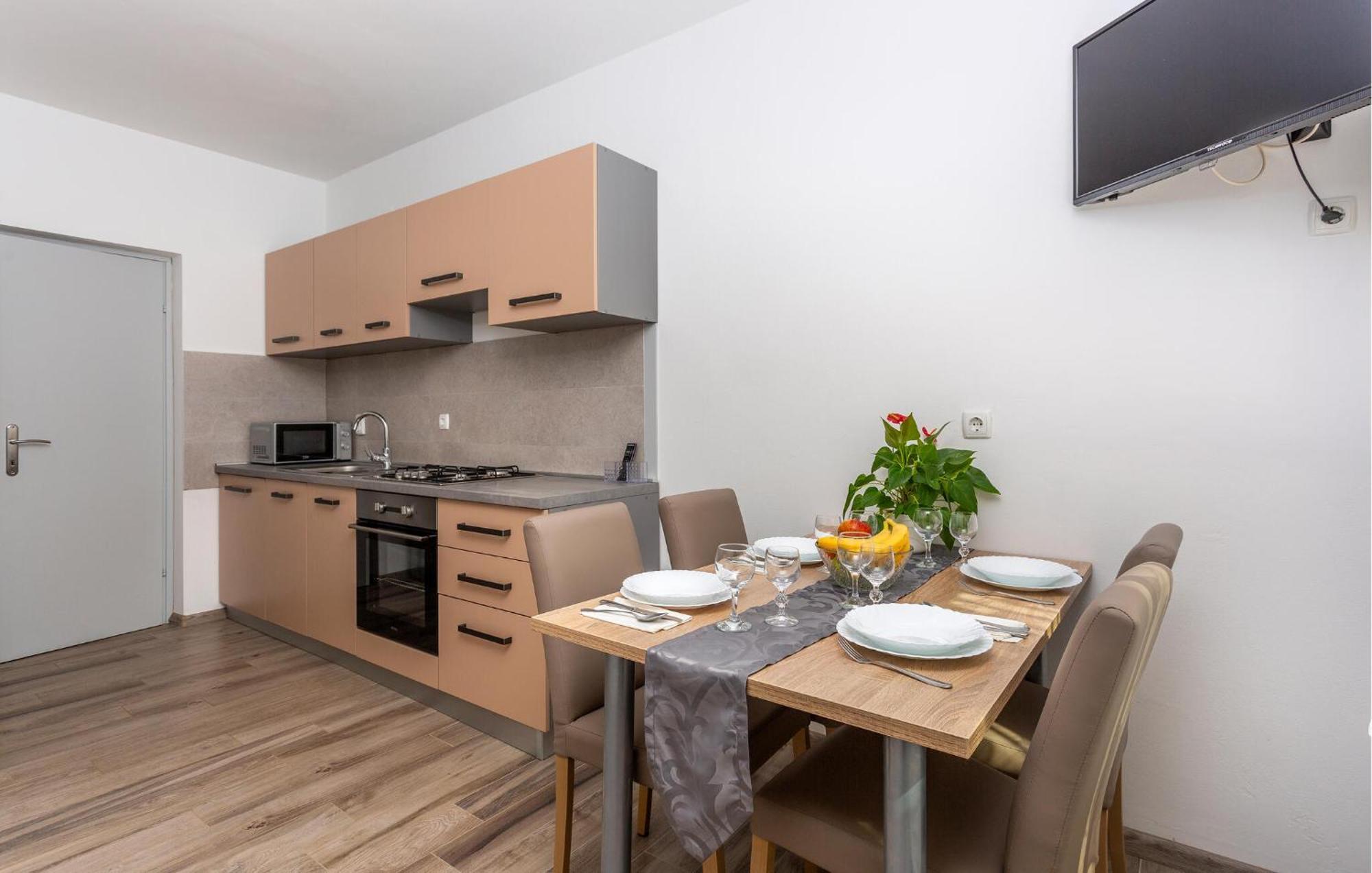 קרק Stunning Apartment In Krk With Kitchen מראה חיצוני תמונה